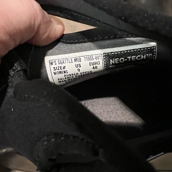 Bogs Women's Waterproof Ankle Boots - Black - Picture 9 of 9